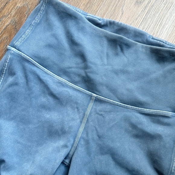 Lululemon Wunder Under Crop 23" Ribbed leggings in Washed Moon Blue. Size 4. - Picture 5 of 8